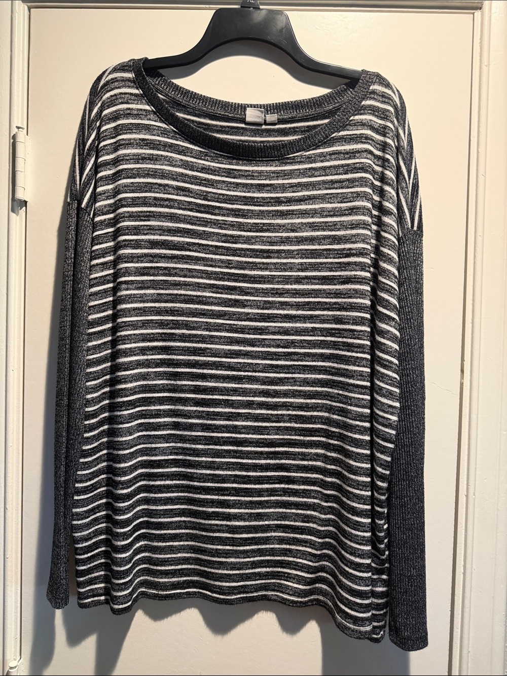 Gap Striped Knit Long-Sleeve Sweater - Black & White Size XL